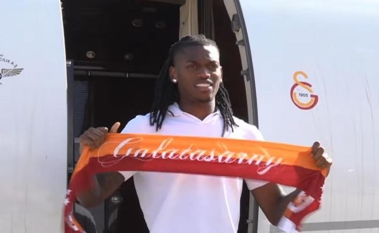 Galatasaray yaz bombasını paylattı! Rafael Leao İstanbul'da: Taraftarına ilk mesajı verdi - Resim : 5