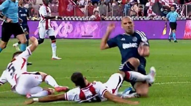 Samsunspor - Fenerbahçe maçının tartışmalı pozisyonlarını eski hakemler değerlendirdi Çok net bir kırmızı kart