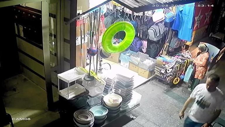 Kağıthane’de çantayı çalan kadın dakikalar sonra geri döndü Gelinim beğenmedi yalanıyla parasını istedi