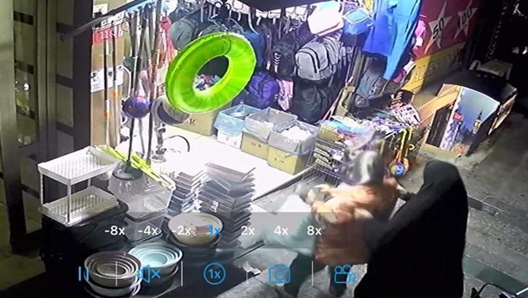 Kağıthane’de çantayı çalan kadın dakikalar sonra geri döndü Gelinim beğenmedi yalanıyla parasını istedi