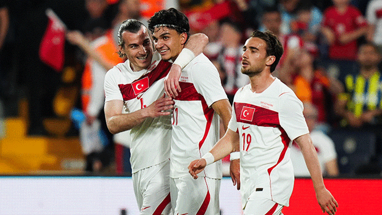 Fenerbahçede Can uzun için kıran kırana pazarlık Transferde kritik saatler