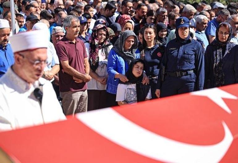 Faciada yürek yakan iki fedakarlık Can yeleğini çıkarıp verdi: Kızım bundan sonra sana emanet