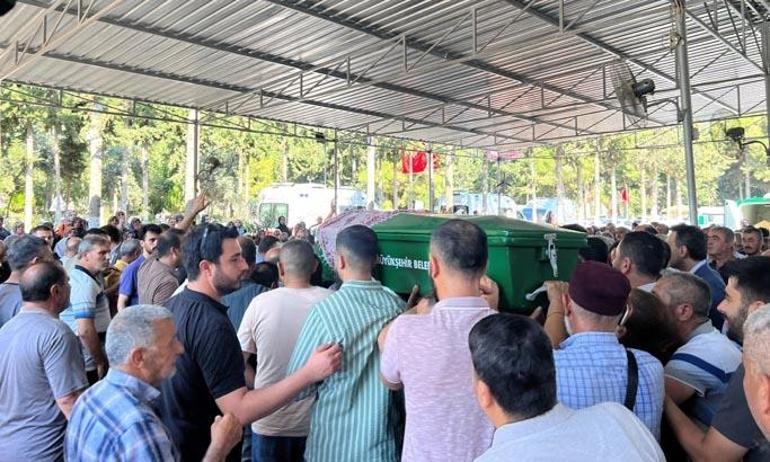 Faciada yürek yakan iki fedakarlık Can yeleğini çıkarıp verdi: Kızım bundan sonra sana emanet