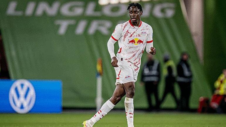 Galatasarayın yeni transferi Bitshiabu için çarpıcı sözler Marco Rose: Avrupanın en iyi sol stoperi