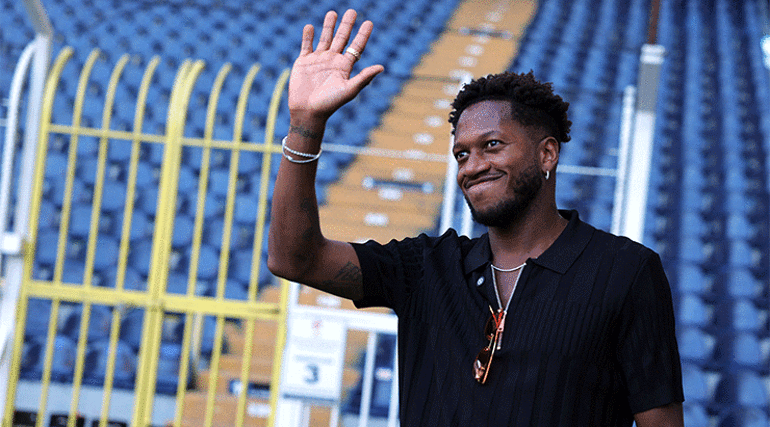 Fenerbahçeden ayrılan Fred, Brezilyayı salladı Süper kahraman pelerinini giydi