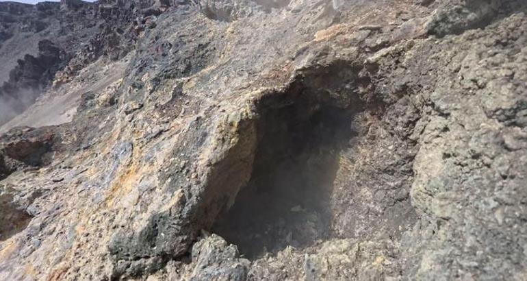 Tendürek Dağının kraterine inildi, görüntüler paylaşıldı: Dehşet verici bir manzara