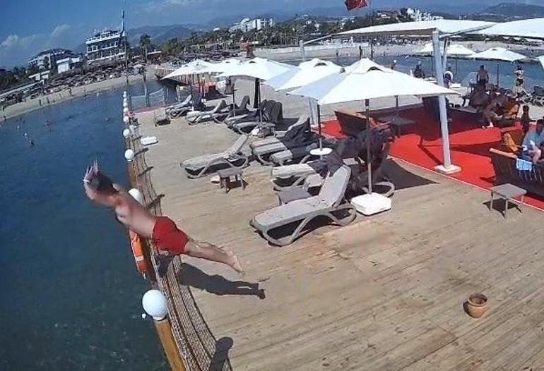 Alanyada kahreden görüntü Sığ suya balıklama atlayan tatilci öldü