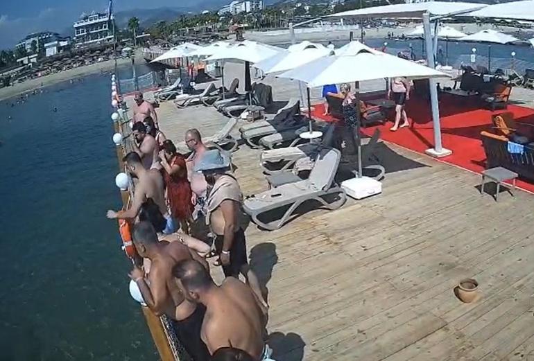 Alanyada kahreden görüntü Sığ suya balıklama atlayan tatilci öldü