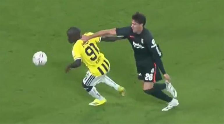 Fenerbahçe-Beşiktaş derbisinin tartışmalı pozisyonlarını eski hakemler değerlendirdi İhlal çizgide, penaltı verilmeliydi