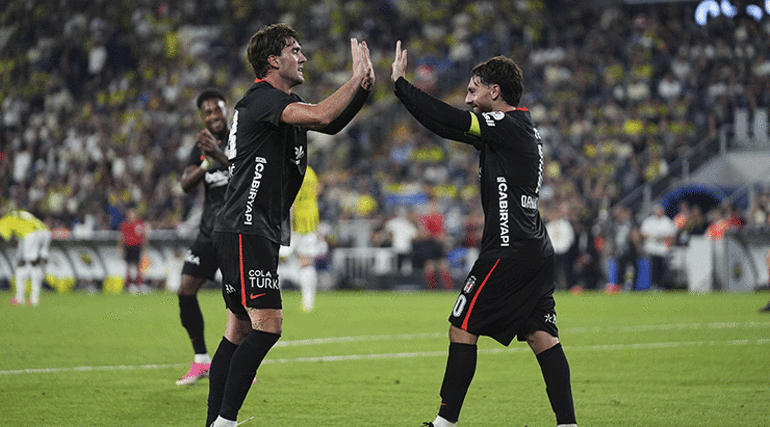 Beşiktaşın derbi galibiyeti Avrupa basınında gündem oldu Vlahovic Fenerbahçeyi yıktı