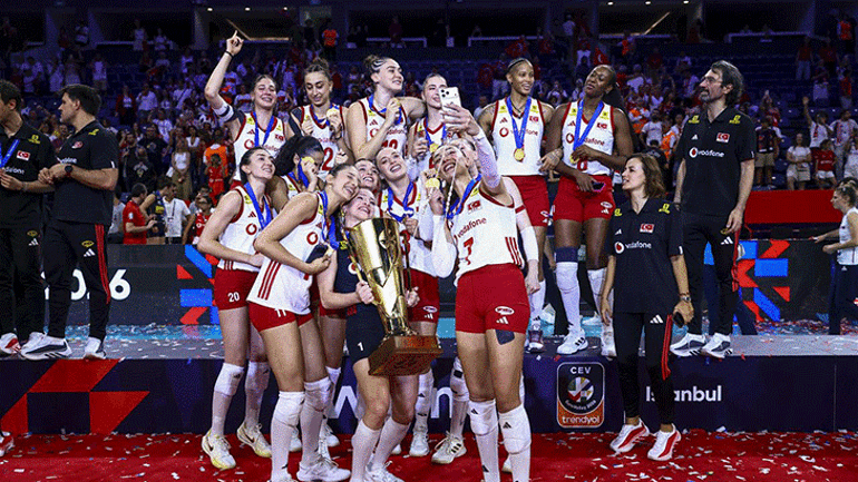 Kadın voleybolu 2026da yine zirveye çıktı Avrupa kupaları Türkiyeye geldi