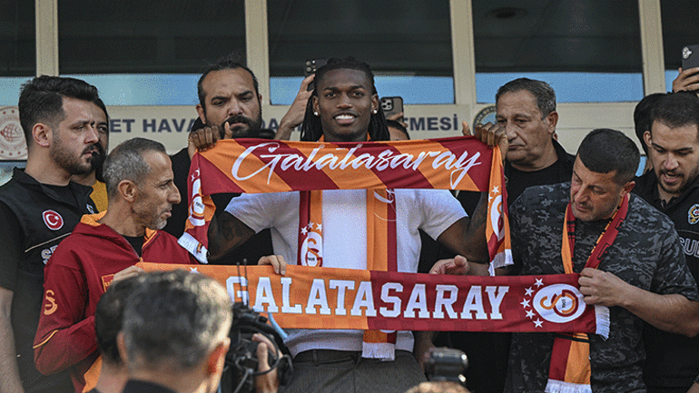 Galatasarayda Rafael Leao, Victor Osimhen hedefini açıkladı