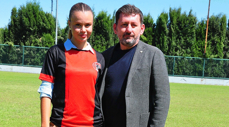 Turgutlusporun 22 yaşındaki Teknik Direktörü Zeynep Mestan: Futbolda iddialıyım
