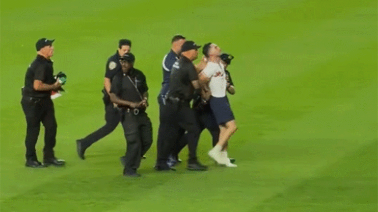 New York Yankees ve New York Mets maçında Filistin bayraklı protesto