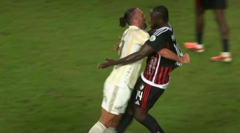 Gaziantep FK-Fenerbahçe maçının tartışmalı pozisyonlarını Trio hakemleri değerlendirdi Kargaşayı yönetemedi
