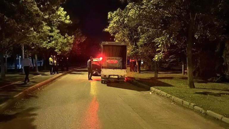 Eşi tarafından zorla tutulduğu kamyonetin kapısını açıp kendini yola attı