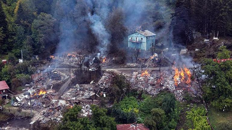 Kastamonuda köy yangını Bölgeye çok sayıda ekip sevk edildi