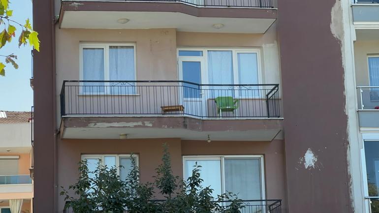 İzmir’de evde şüpheli ölüm! 63 yaşındaki adam boğazından bıçakla yaralandı, hayatını kaybetti
