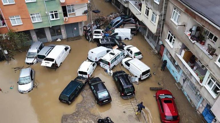Savaş alanı gibi Selin vurduğu İstanbulda hasar, gün ağarınca ortaya çıktı