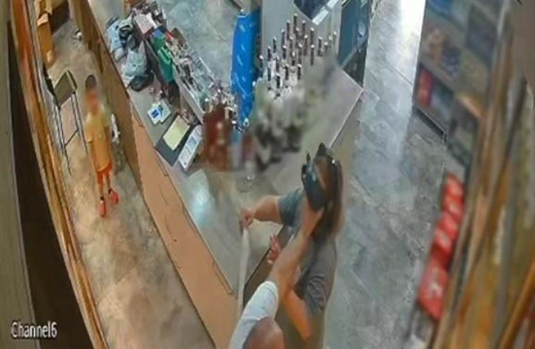 İzmir’de dehşet anları kamerada! Boşanma aşamasındaki eşini çocuğunun gözü önünde boğmaya çalıştı