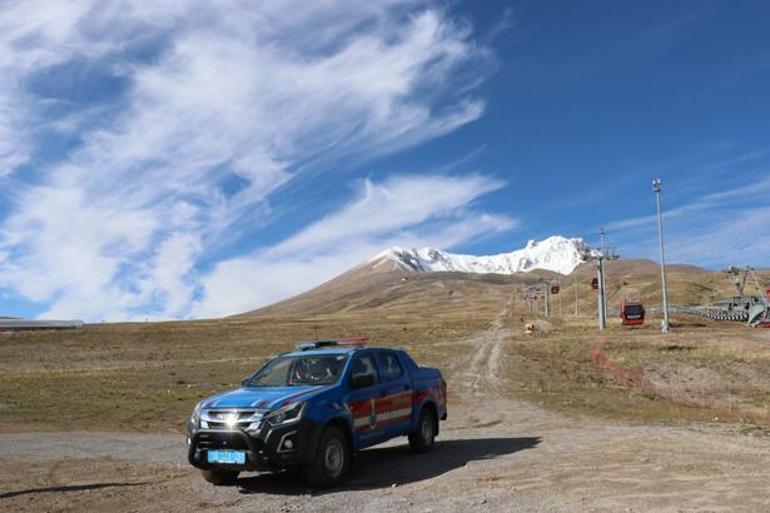 Erciyes Dağında yürüyüş faciaya dönüştü 2 Hollandalı turist düştü
