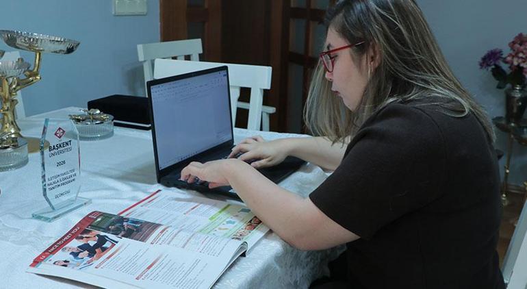 1 yaşında konulan tanı Duruya engel olamadı Üniversitede çifte başarı