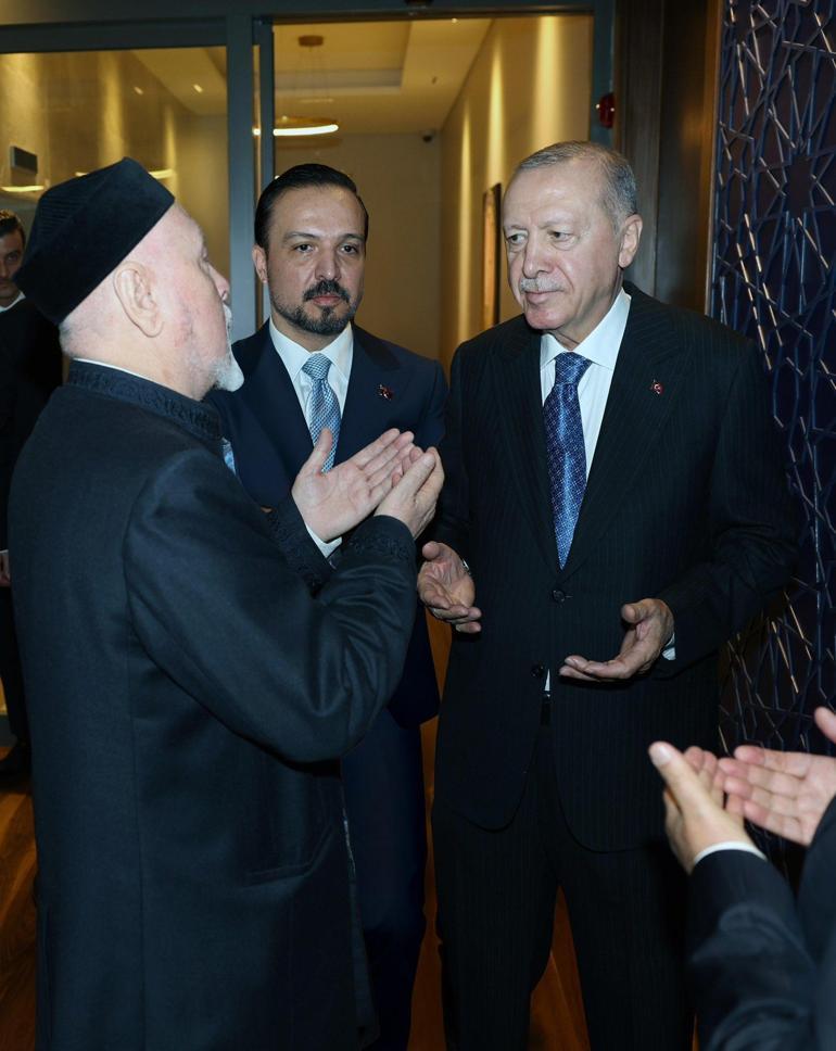 Kurultay Fenomeni kitabı, Cumhurbaşkanı Erdoğana takdim edildi