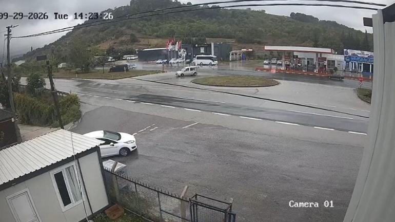 Yalova-Bursa yolunda feci kaza kamerada Otomobil ikiye bölündü, sürücü öldü