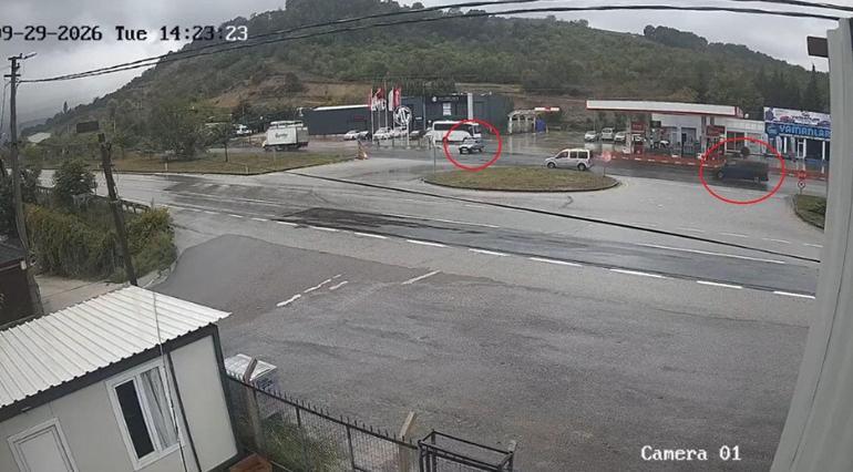 Yalova-Bursa yolunda feci kaza kamerada Otomobil ikiye bölündü, sürücü öldü