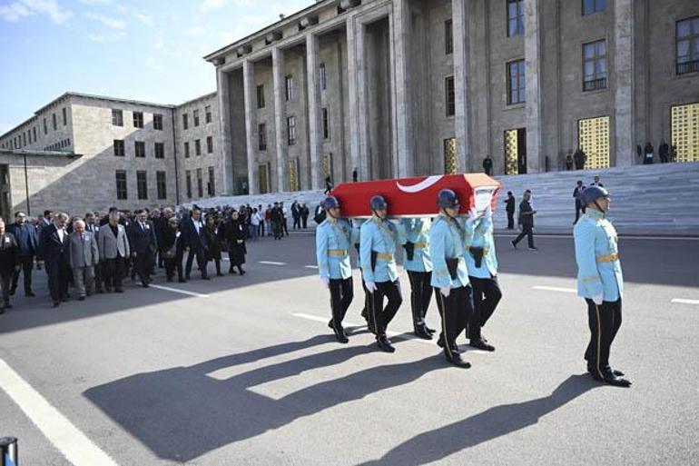 Eski Devlet Bakanı Saffet Sert için Mecliste cenaze töreni düzenlendi