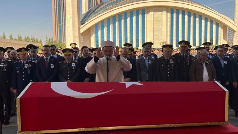 Ankaradaki askeri araç kazasında şehit olan Albay Sayit Gökgöz son yolculuğuna uğurlandı
