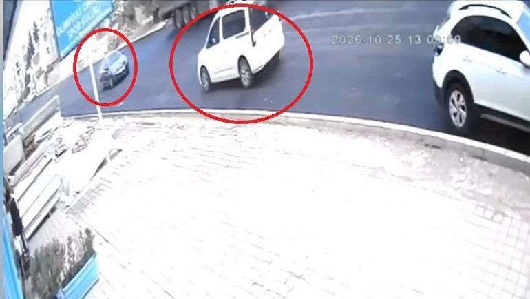 Mardinde otomobil önce araca sonra çocuğa çarptı Korkunç kaza kamerada