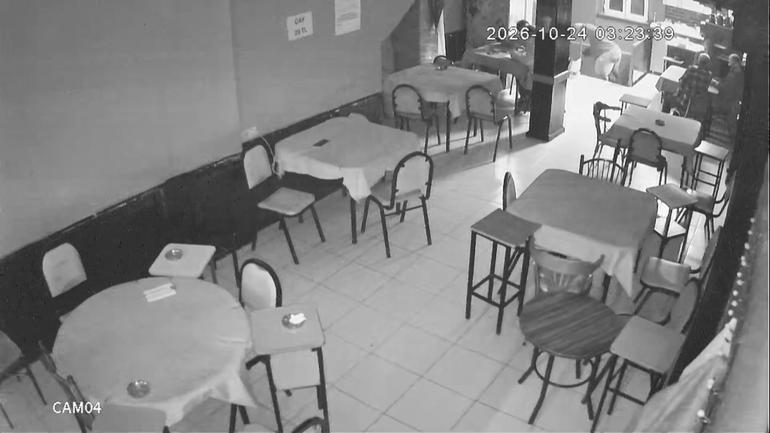 İstanbul Fatihte kıraathanede feci olay Merdivenlerden düşen 64 yaşındaki adam hayatını kaybetti