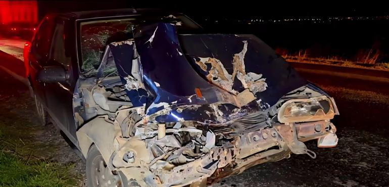 Afyonkarahisarda otomobil patpata arkadan çarptı Tarım aracı şarampole savruldu