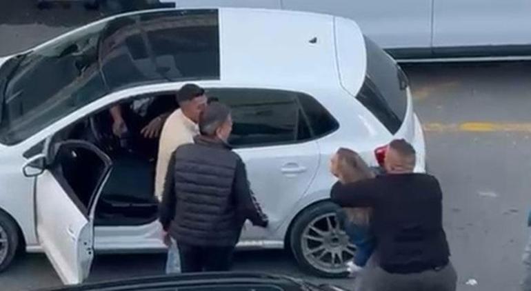 Sakarya’da ortalık karıştı ‘Dövüş antrenörüyüm’ dedi, sürücüyü yumrukladı