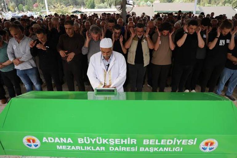 Önce çocuklara can yeleği giydirdi Tekne faciasında can veren doktor toprağa verildi