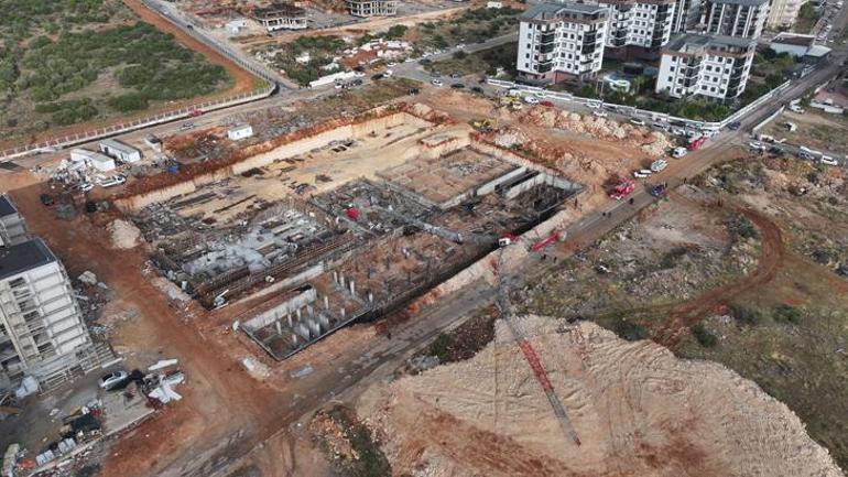 Antalyada hortum faciası 4 kişinin öldüğü şantiye havadan görüntülendi Seyir terasını yerle bir etti