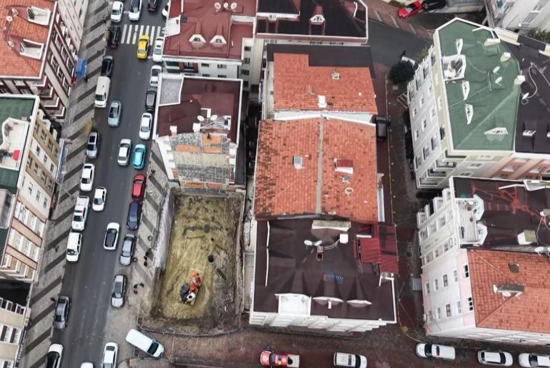 Bahçelievlerde iki binada zemin çökmesi dronla görüntülendi 20 daire boşaltıldı