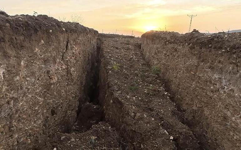 Kentte korkutan hareketlilik: Dev yarıklar oluştu Valiliktan açıklama geldi