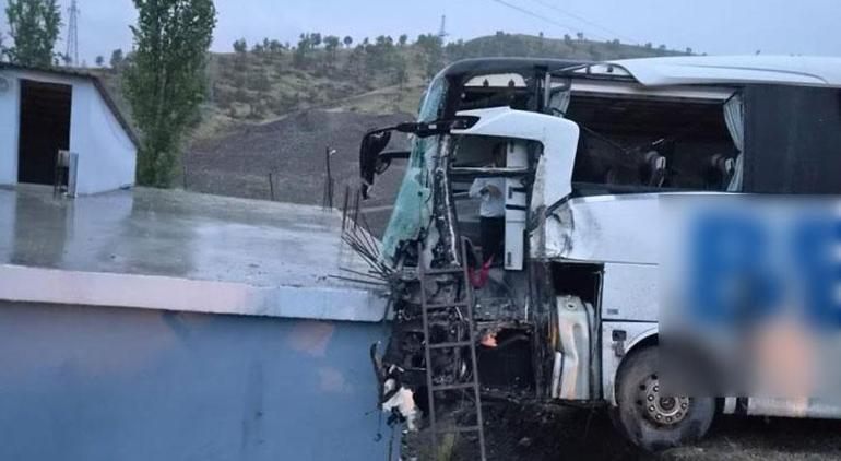Şırnakta feci kaza Otobüs ile TIR çarpıştı, çok sayıda yaralı var