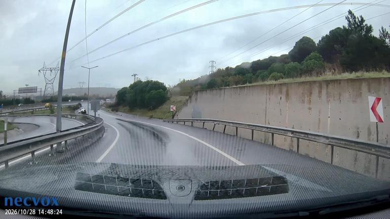 İstanbul Göktürk’te virajı alamayan aracın takla attığı anlar kamerada