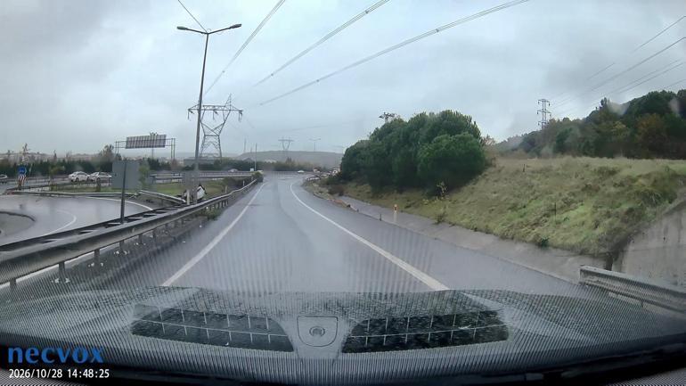 İstanbul Göktürk’te virajı alamayan aracın takla attığı anlar kamerada