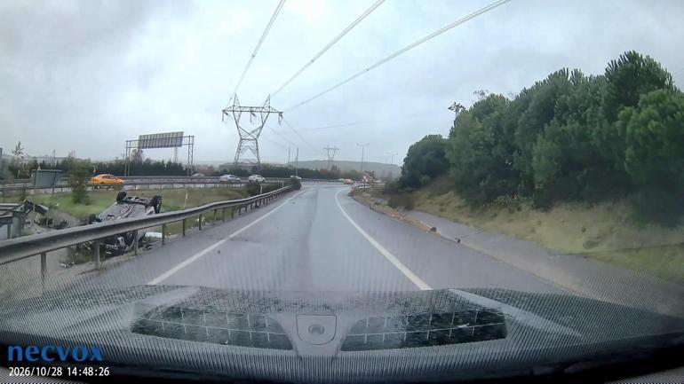 İstanbul Göktürk’te virajı alamayan aracın takla attığı anlar kamerada