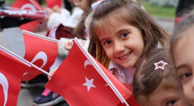 29 Ekim kutlamasında duygu dolu anlar Yaşlı adamın gözyaşlarını tutamadı