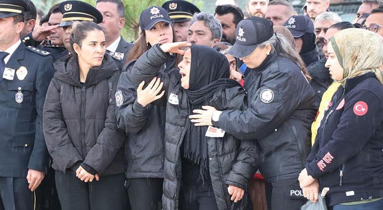 Şehit polise acı veda Eşi ve annesi tabuta sarılarak gözyaşlarına boğuldu