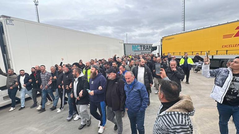 Tır şoförleri sınır kapılarında kontak kapattı