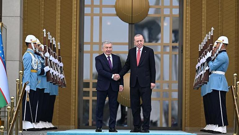 Cumhurbaşkanı Erdoğan, Özbekistanlı mevkidaşı Mirziyoyev ile bir araya geldi