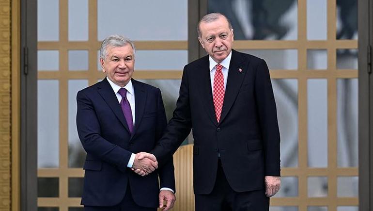 Cumhurbaşkanı Erdoğan, Özbekistanlı mevkidaşı Mirziyoyev ile bir araya geldi