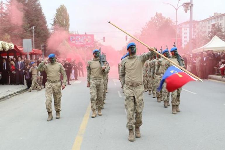 Eskişehirde SOLOTÜRK nefes kesti Binlerce kişi Sazova Parkına akın etti