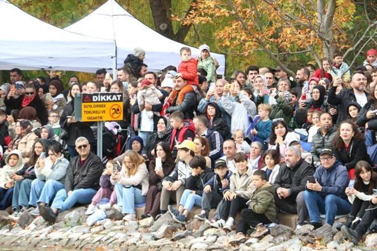 Eskişehirde SOLOTÜRK nefes kesti Binlerce kişi Sazova Parkına akın etti